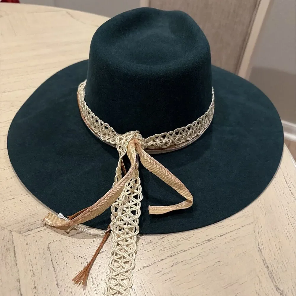 Charlie 1 Horse Dark Green Felt UNISEX  Wool Hat Size Medium
